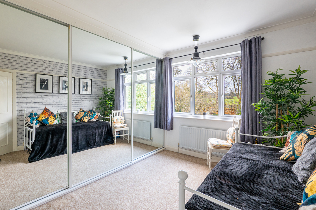 4 bed semi-detached house for sale in Crossways, South Croydon 17