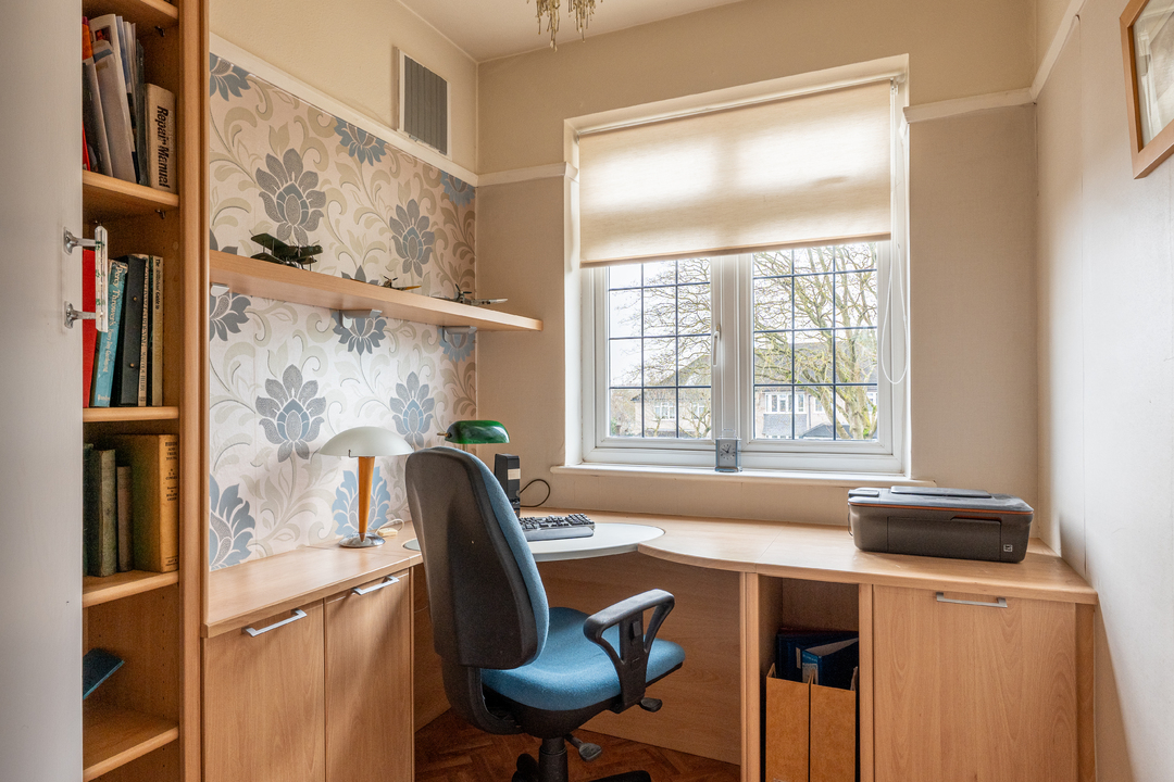 4 bed semi-detached house for sale in Crossways, South Croydon 18