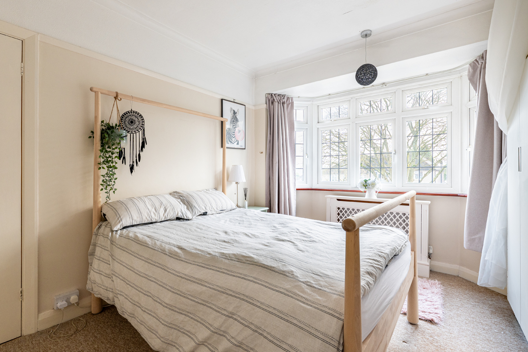 4 bed semi-detached house for sale in Crossways, South Croydon 19