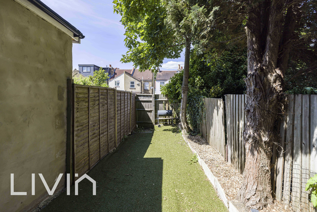 3 bed maisonette for sale in Mersham Road, Thornton Heath  - Property Image 13