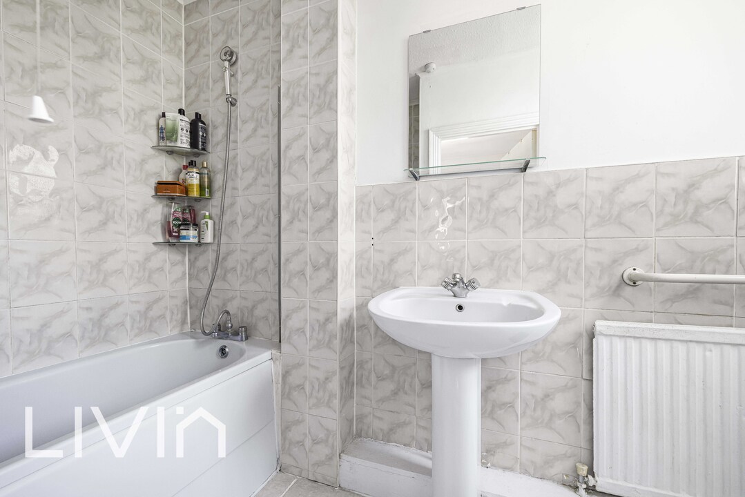 3 bed maisonette for sale in Mersham Road, Thornton Heath  - Property Image 8
