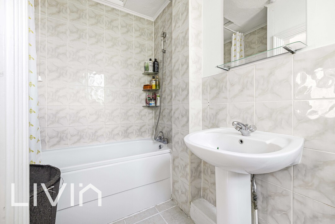 3 bed maisonette for sale in Mersham Road, Thornton Heath  - Property Image 9