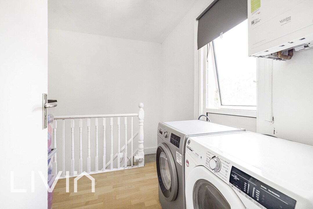 3 bed maisonette for sale in Mersham Road, Thornton Heath  - Property Image 10