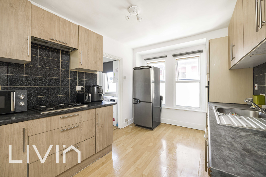 3 bed maisonette for sale in Mersham Road, Thornton Heath  - Property Image 2