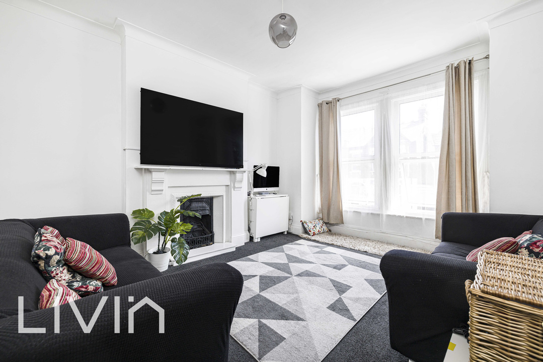 3 bed maisonette for sale in Mersham Road, Thornton Heath  - Property Image 1