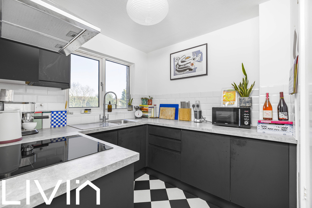 2 bed maisonette for sale in Turnpike Link, Croydon 1