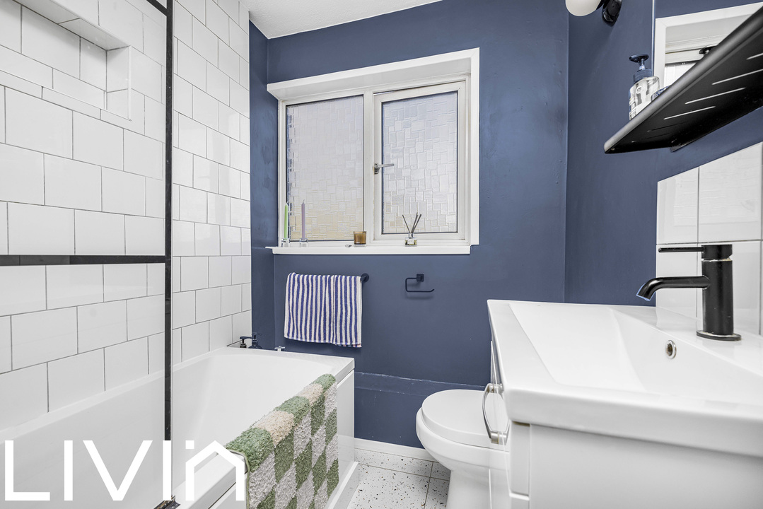 2 bed maisonette for sale in Turnpike Link, Croydon 8