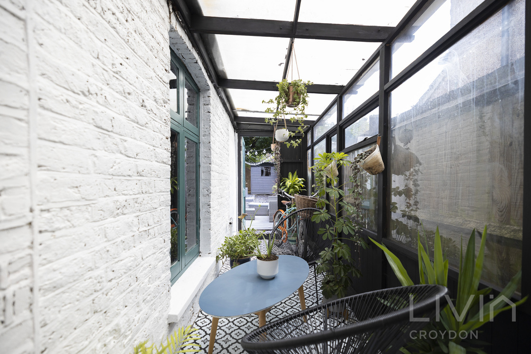 2 bed end of terrace house for sale in Brafferton Road, Croydon 8