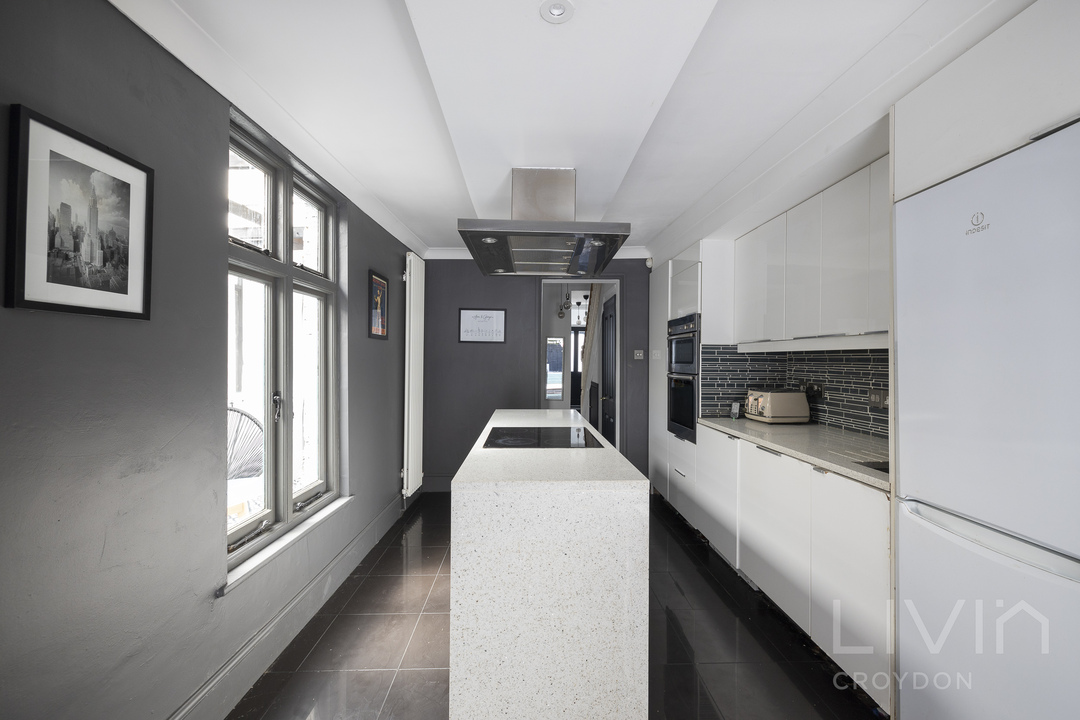 2 bed end of terrace house for sale in Brafferton Road, Croydon 12