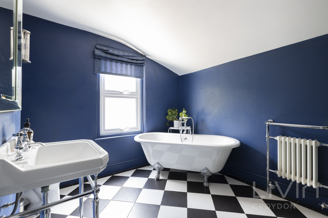 2 bed end of terrace house for sale in Brafferton Road, Croydon 17