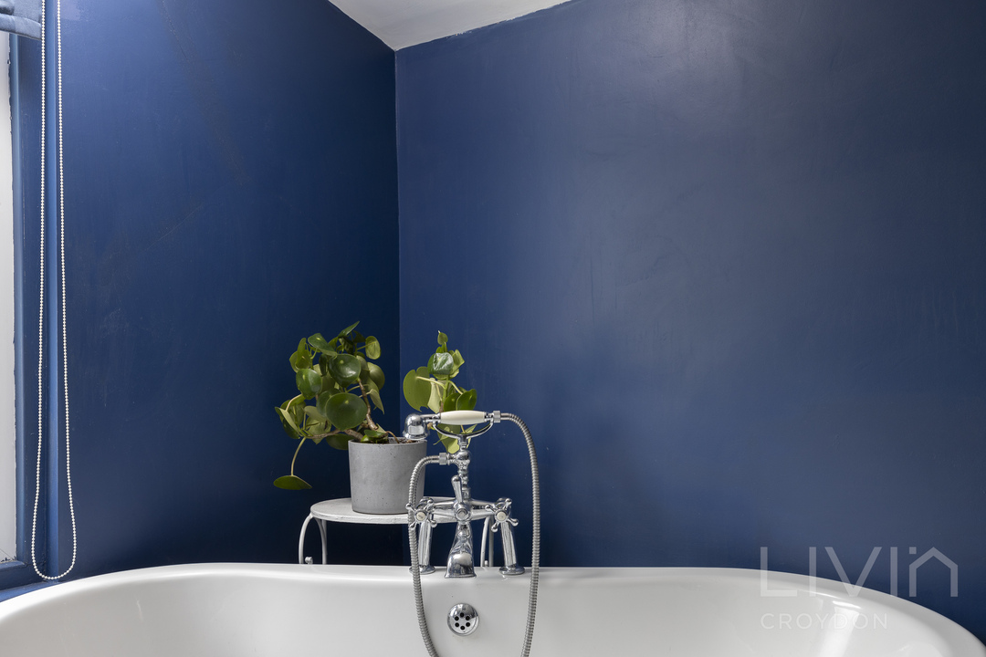 2 bed end of terrace house for sale in Brafferton Road, Croydon 18