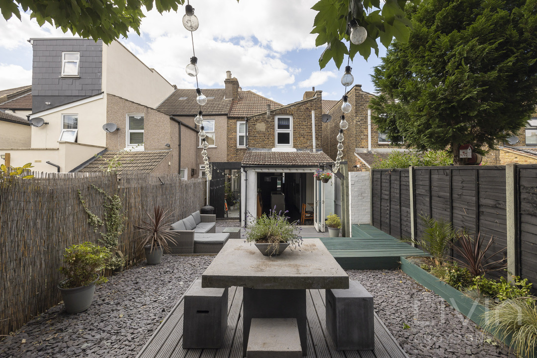 2 bed end of terrace house for sale in Brafferton Road, Croydon 28