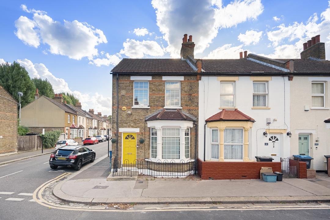 2 bed end of terrace house for sale in Henderson Road, Croydon  - Property Image 4