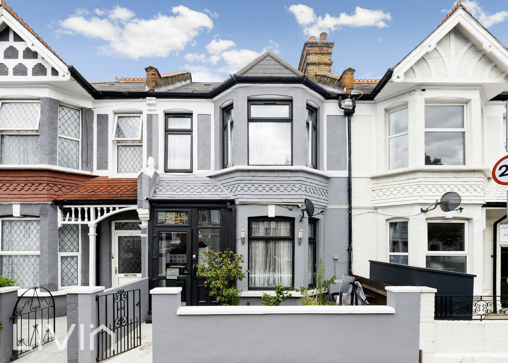 3 bed house for sale in Dewey Street, London, SW17