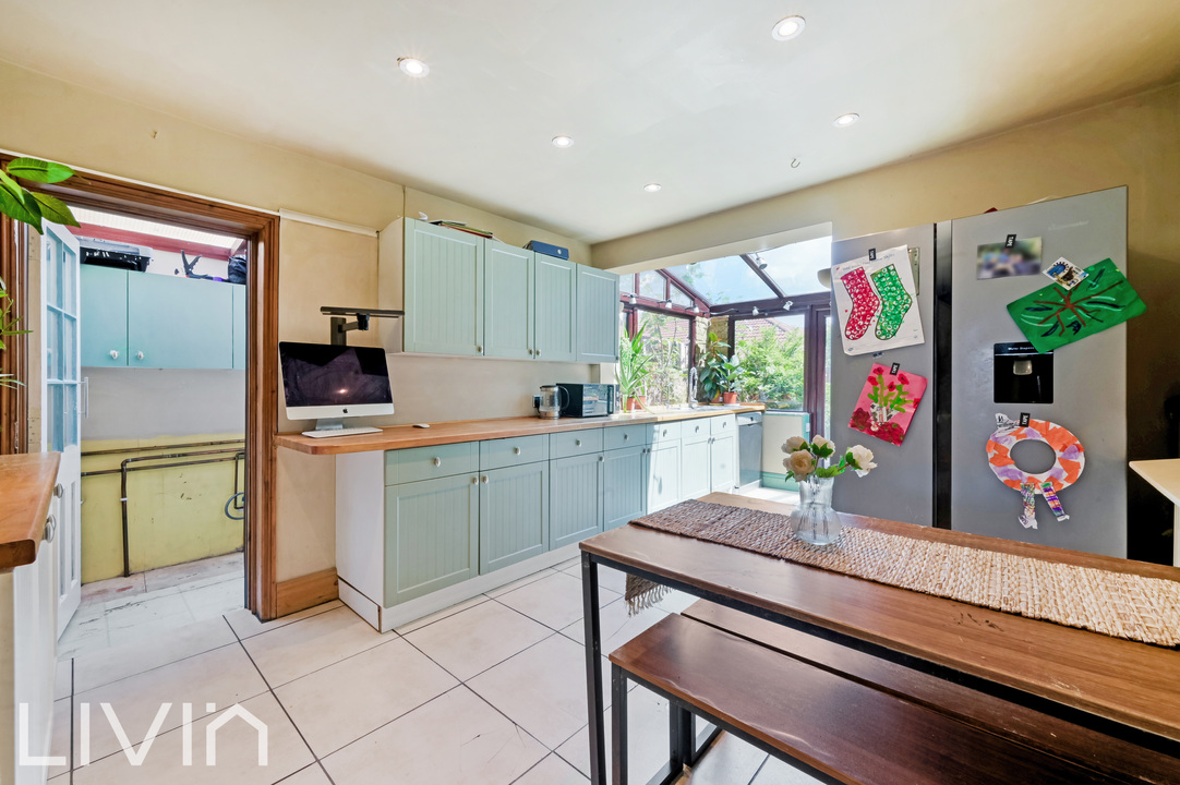 3 bed terraced house for sale in Amberley Grove, Croydon 5