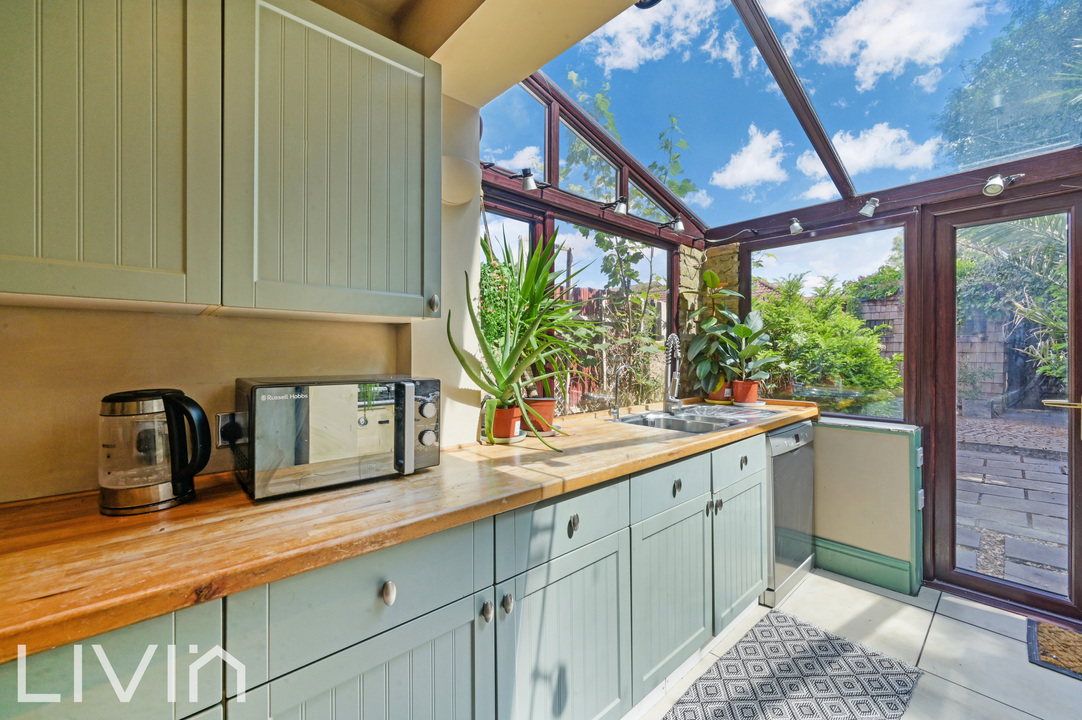 3 bed terraced house for sale in Amberley Grove, Croydon 8