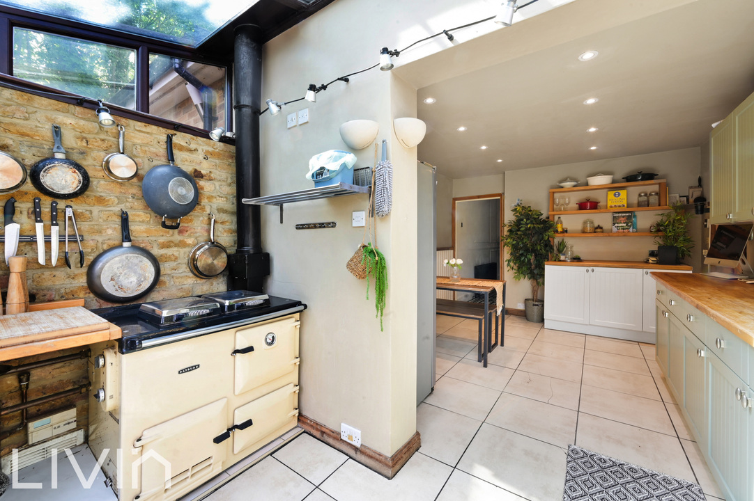 3 bed terraced house for sale in Amberley Grove, Croydon 10