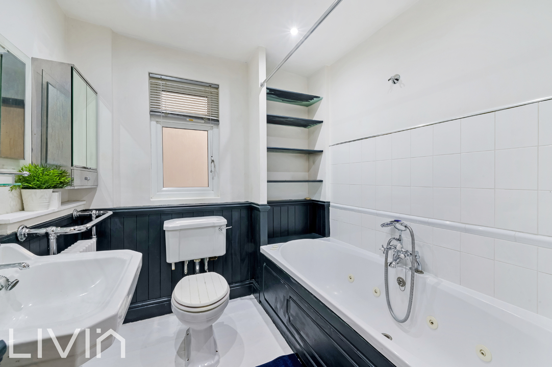 3 bed terraced house for sale in Amberley Grove, Croydon 18