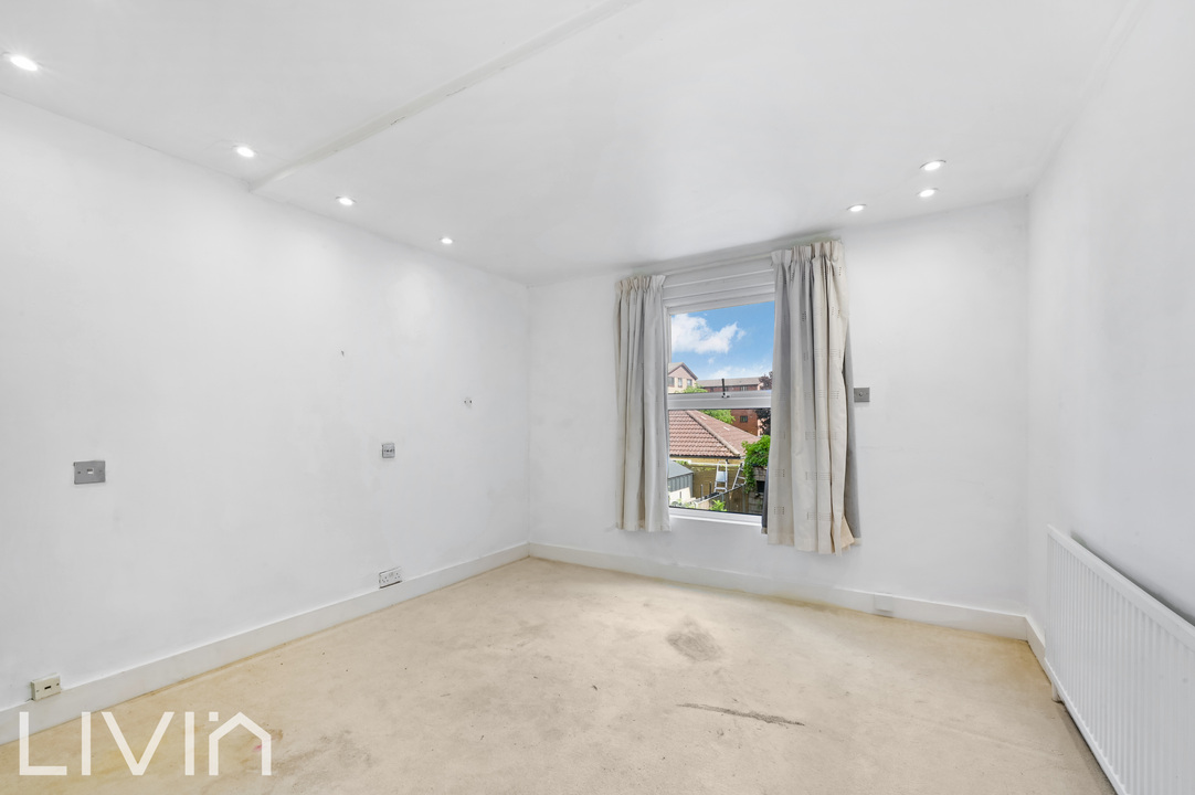 3 bed terraced house for sale in Amberley Grove, Croydon 16