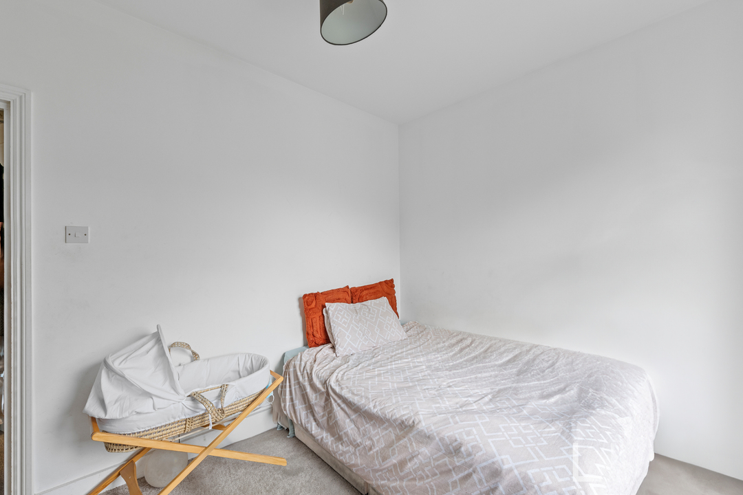 1 bed apartment for sale in Croham Road, South Croydon 4