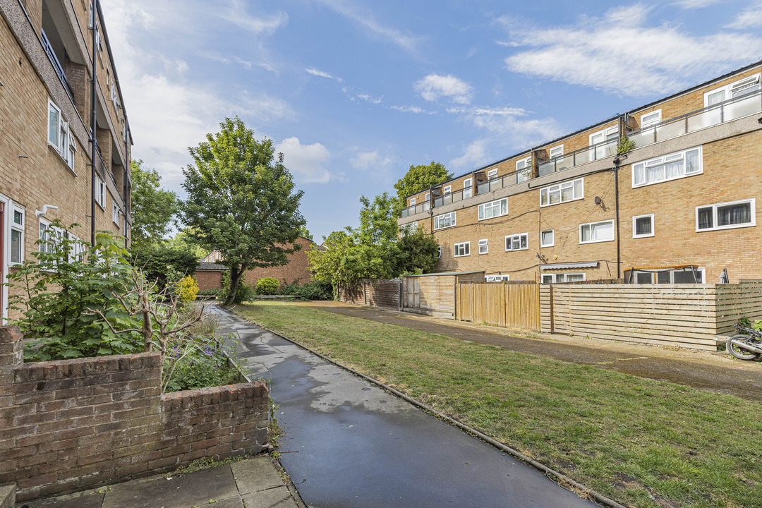 2 bed apartment for sale in Tovil Close, London 15