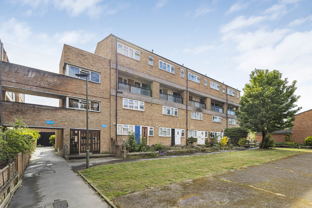 2 bed apartment for sale in Tovil Close, London 14