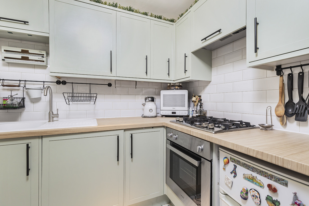 2 bed apartment for sale in Tovil Close, London 4
