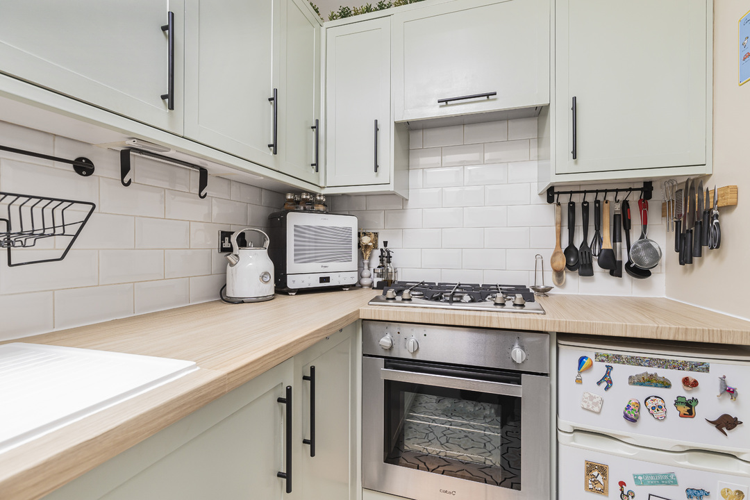 2 bed apartment for sale in Tovil Close, London 1