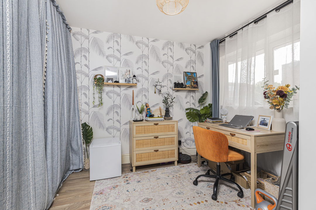 2 bed apartment for sale in Tovil Close, London 11