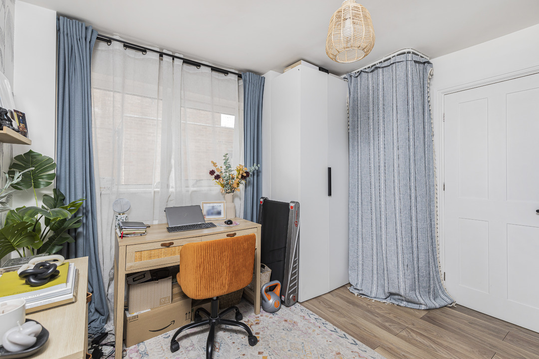 2 bed apartment for sale in Tovil Close, London 12