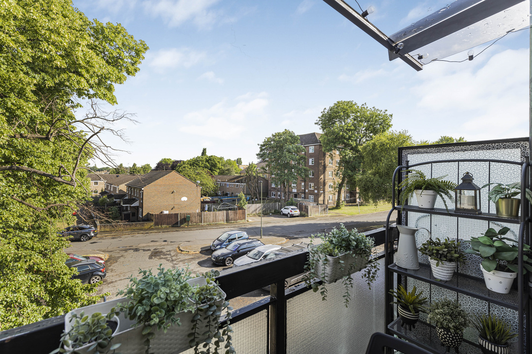 2 bed apartment for sale in Tovil Close, London 16