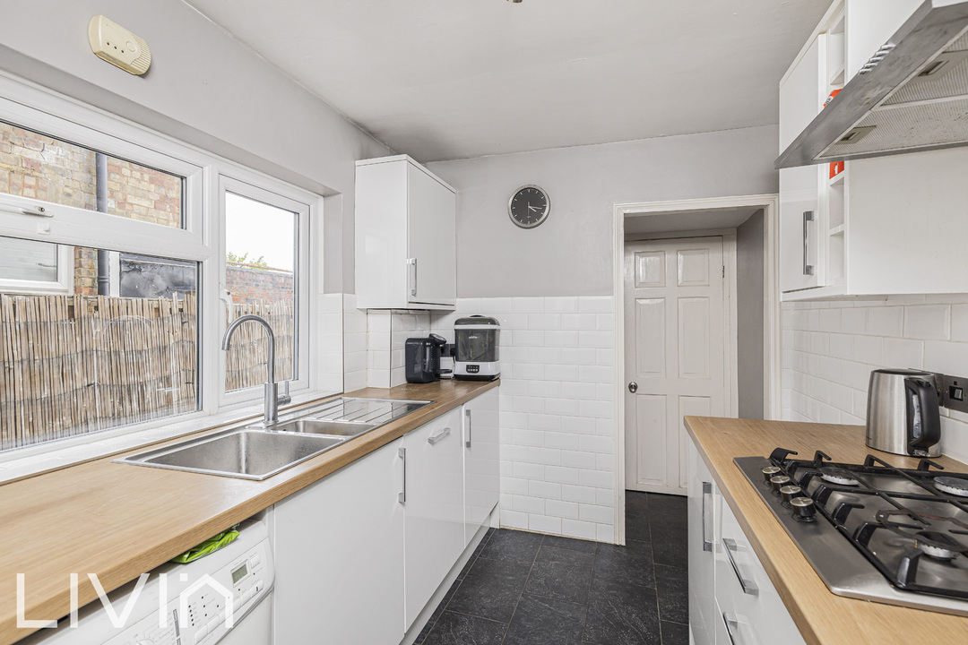 2 bed terraced house for sale in Lower Coombe Street, Croydon  - Property Image 3