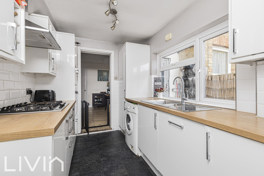 2 bed terraced house for sale in Lower Coombe Street, Croydon  - Property Image 4