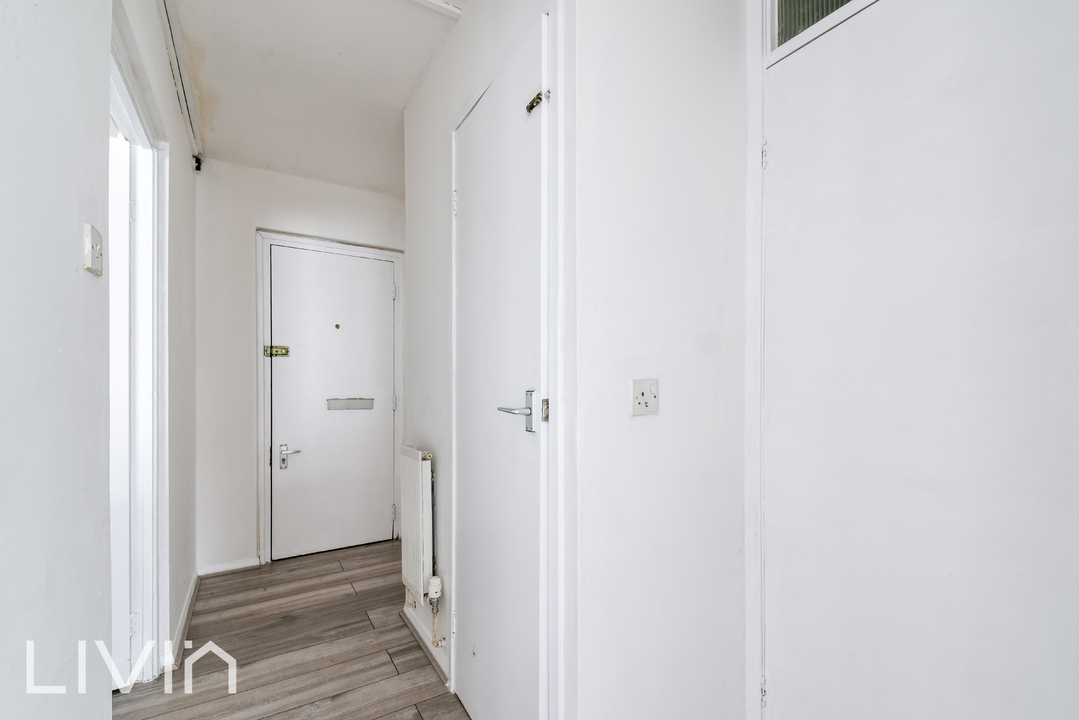 1 bed maisonette for sale in Renown Close, Croydon 1