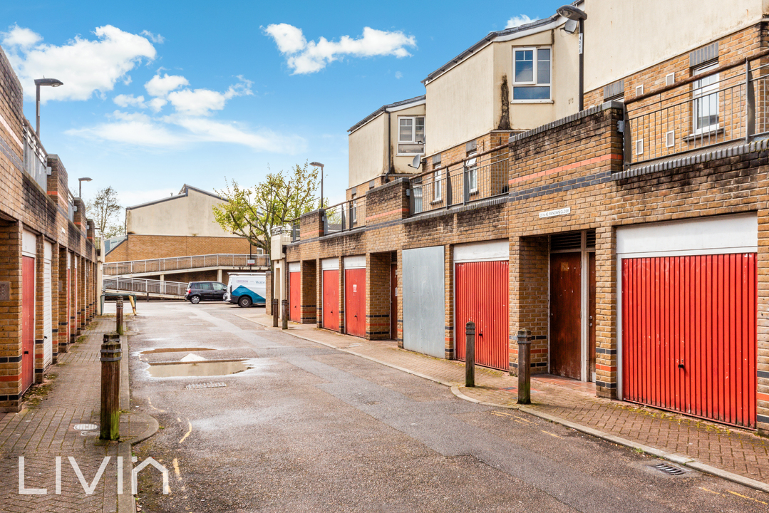 1 bed maisonette for sale in Renown Close, Croydon 7