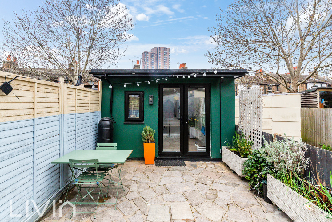 2 bed house for sale in West Street, Croydon 7