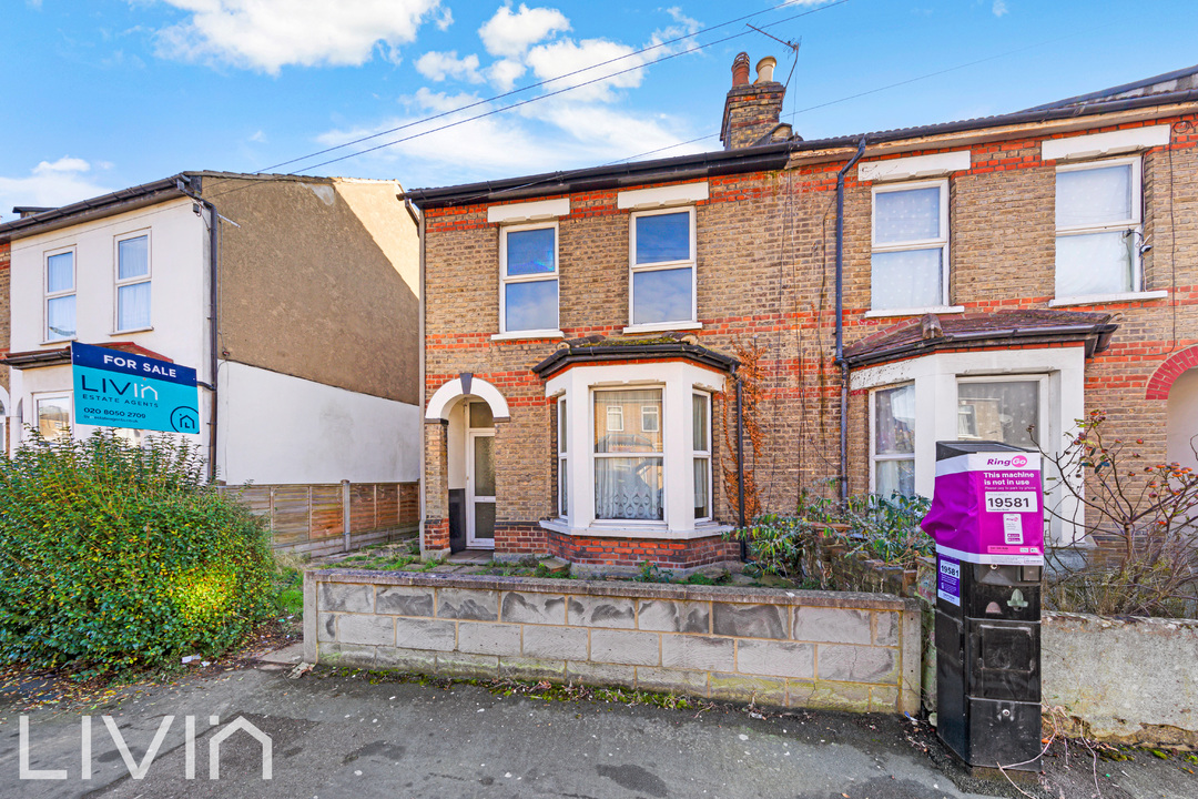 3 bed end of terrace house for sale in Clarendon Road, Croydon  - Property Image 1