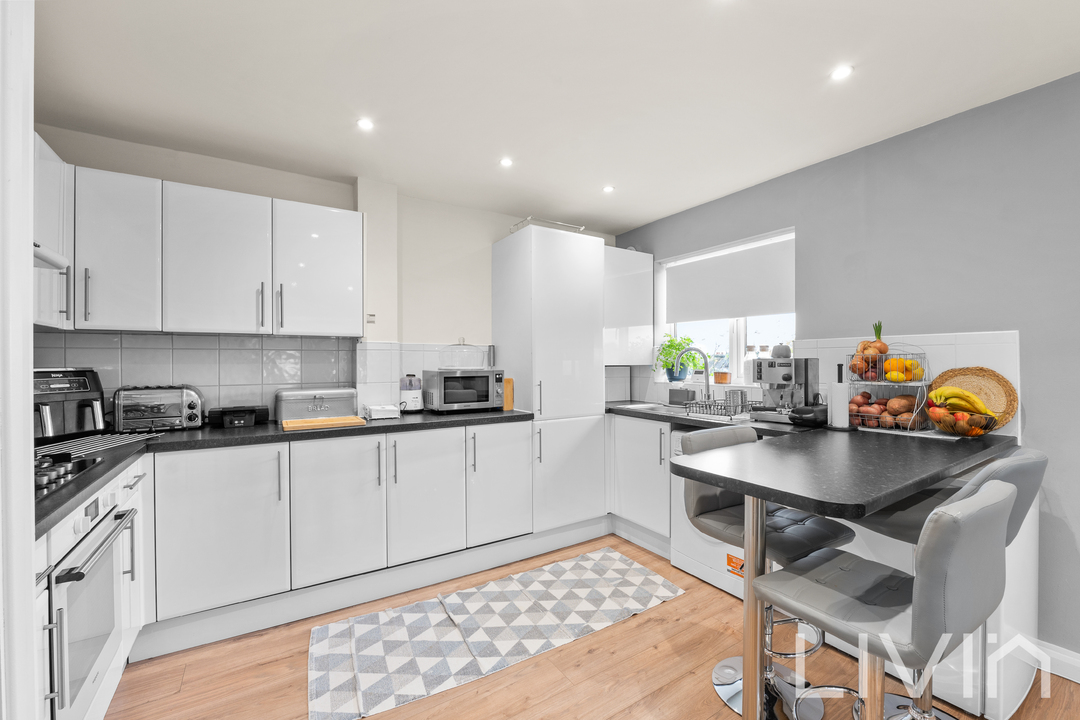 2 bed apartment for sale in Meadowbridge Court, Croydon 3