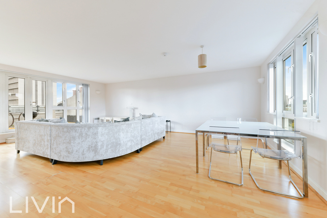 2 bed apartment to rent in Park Lane, Croydon 2