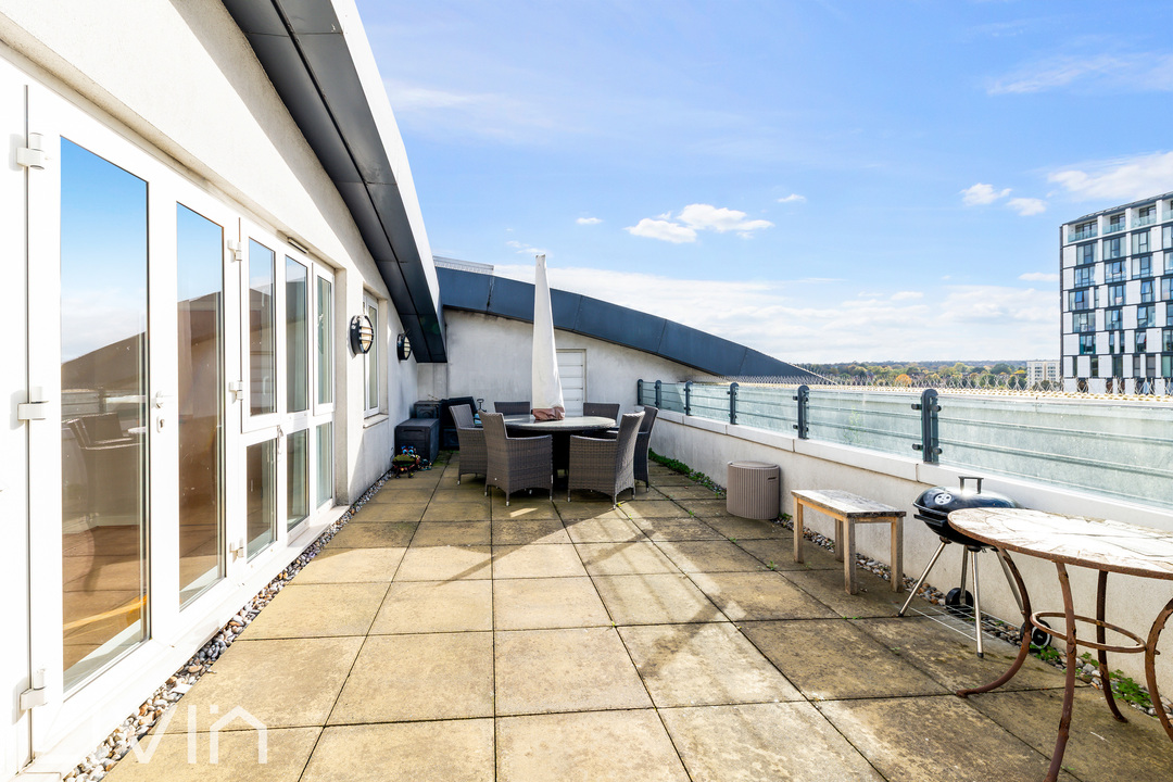 2 bed apartment to rent in Park Lane, Croydon 4