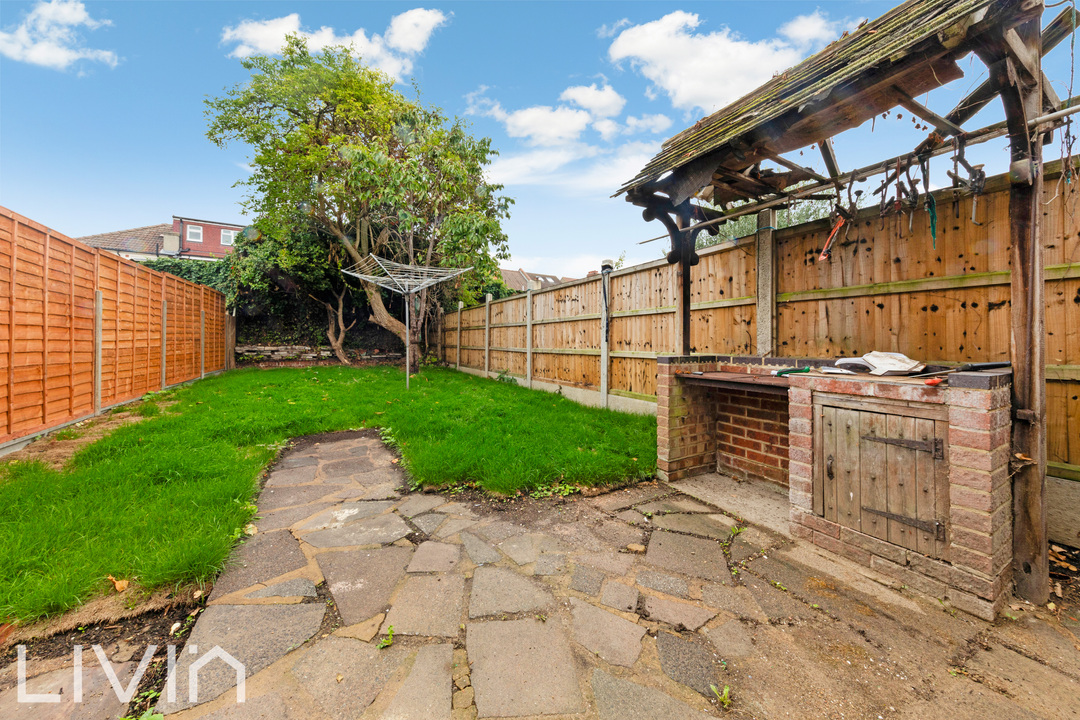 3 bed terraced house to rent in Malcolm Road, London  - Property Image 11