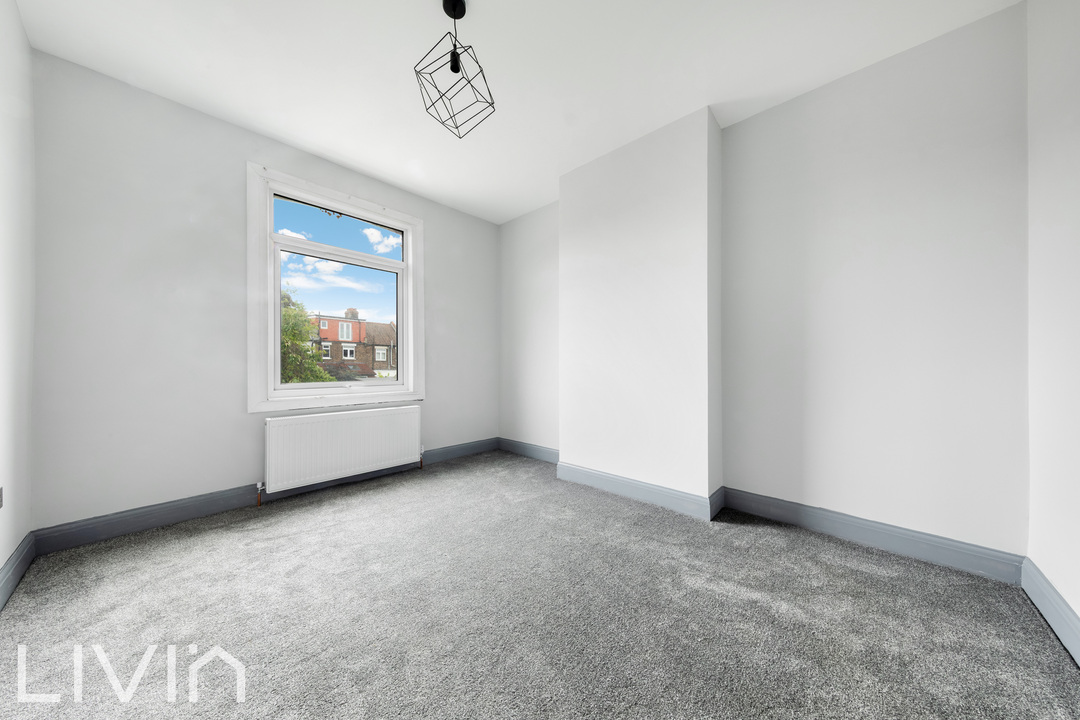 3 bed terraced house to rent in Malcolm Road, London  - Property Image 7