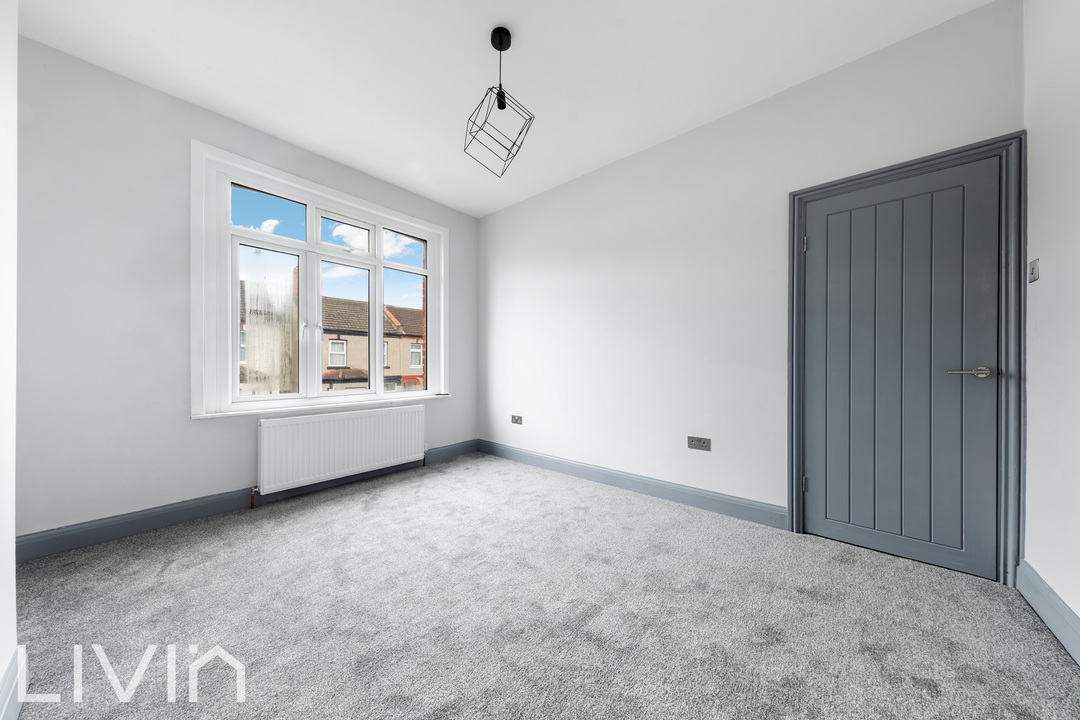 3 bed terraced house to rent in Malcolm Road, London  - Property Image 8