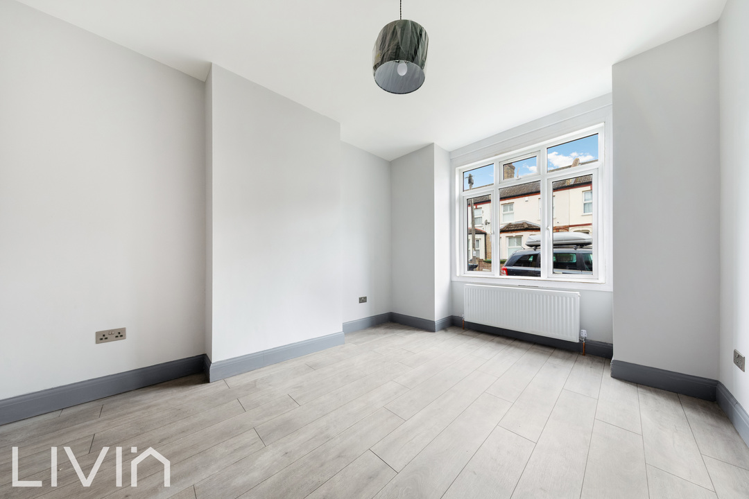 3 bed terraced house to rent in Malcolm Road, London  - Property Image 2