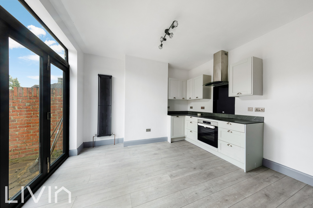 3 bed terraced house to rent in Malcolm Road, London  - Property Image 5
