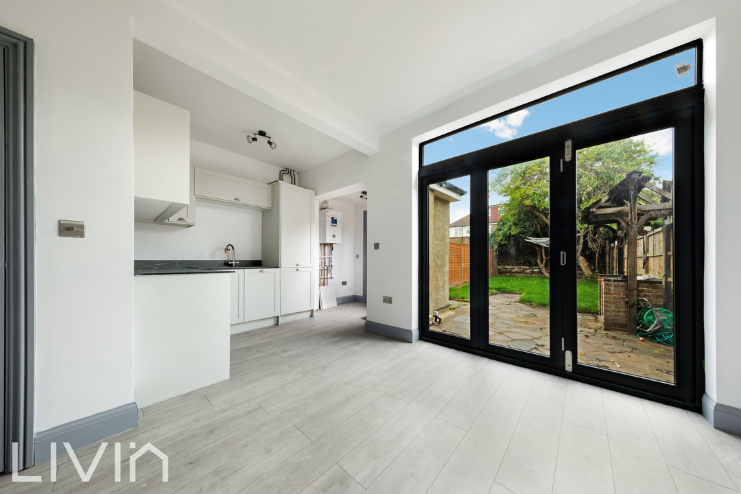 3 bed terraced house to rent in Malcolm Road, London  - Property Image 3