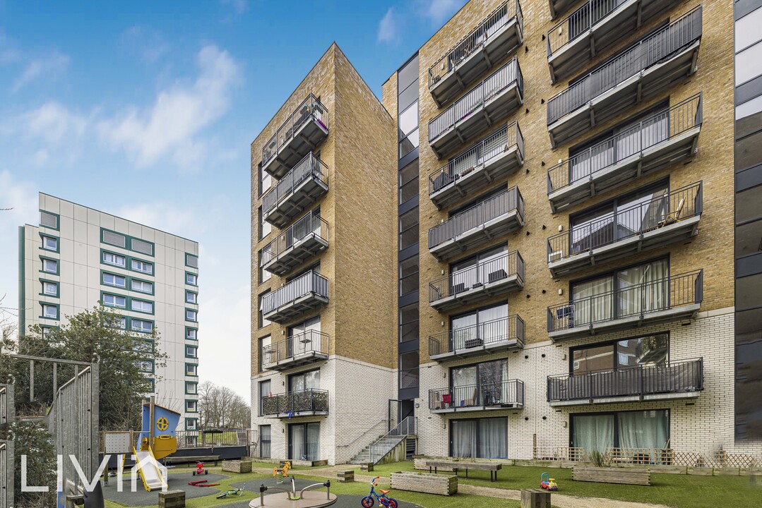 1 bed apartment for sale in Admiral Court, Croydon  - Property Image 1