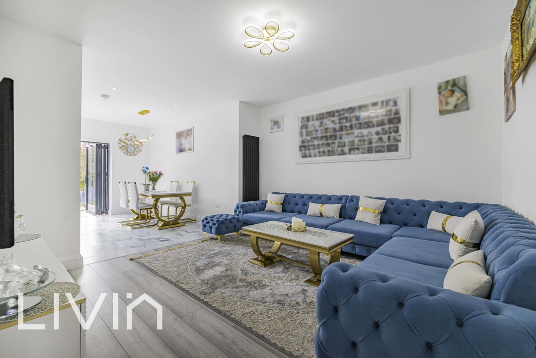 5 bed house for sale in Strathyre Avenue, London  - Property Image 2