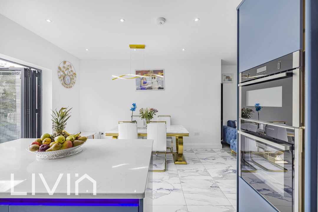 5 bed house for sale in Strathyre Avenue, London  - Property Image 5