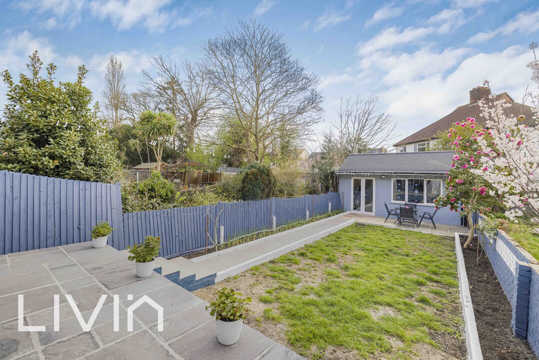 5 bed house for sale in Strathyre Avenue, London 6